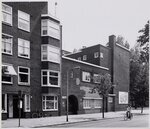 Tien jaar later: de aanpassingen duidelijk zichtbaar.
<br/>
Stadsarchief Amsterdam, 1983